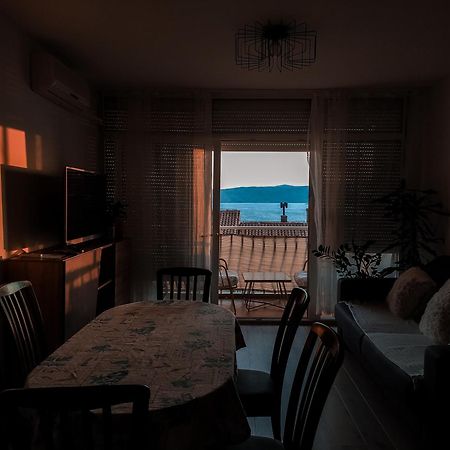 Novouredeni Stan S Balkonom I Pogledom Na More Senj  Exterior foto