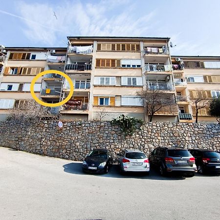 Novouredeni Stan S Balkonom I Pogledom Na More Senj  Exterior foto