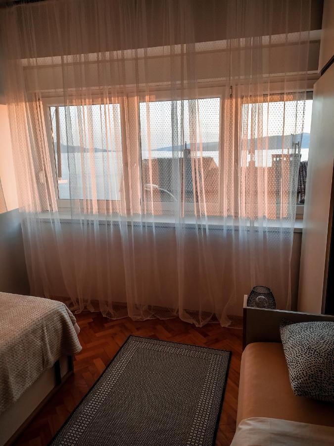 Novouredeni Stan S Balkonom I Pogledom Na More Senj  Exterior foto