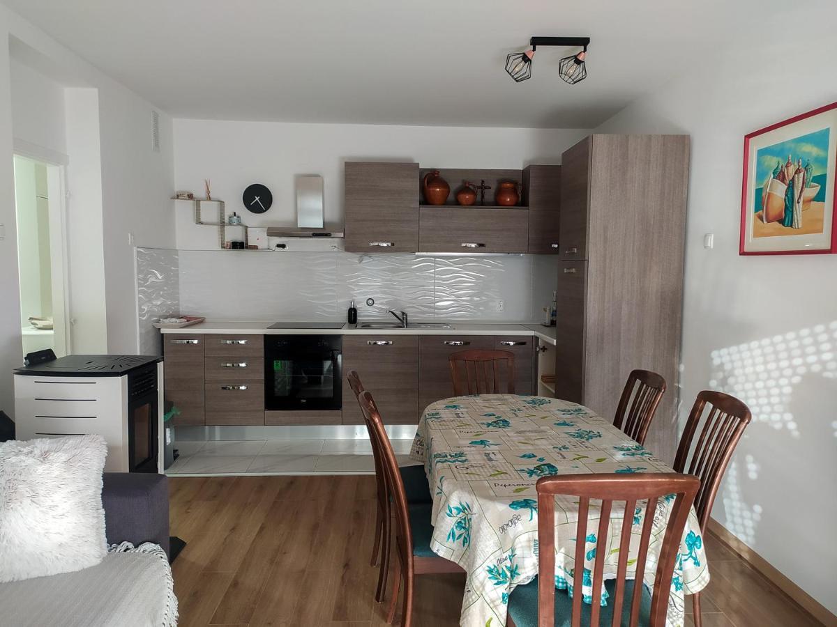 Novouredeni Stan S Balkonom I Pogledom Na More Senj  Exterior foto