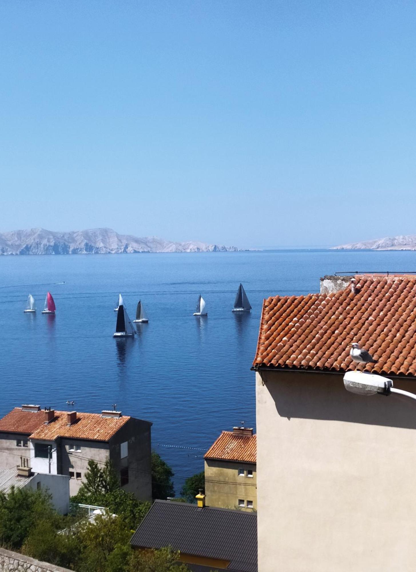 Novouredeni Stan S Balkonom I Pogledom Na More Senj  Exterior foto