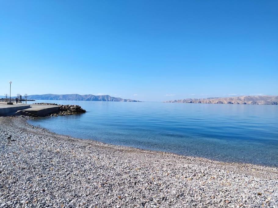Novouredeni Stan S Balkonom I Pogledom Na More Senj  Exterior foto