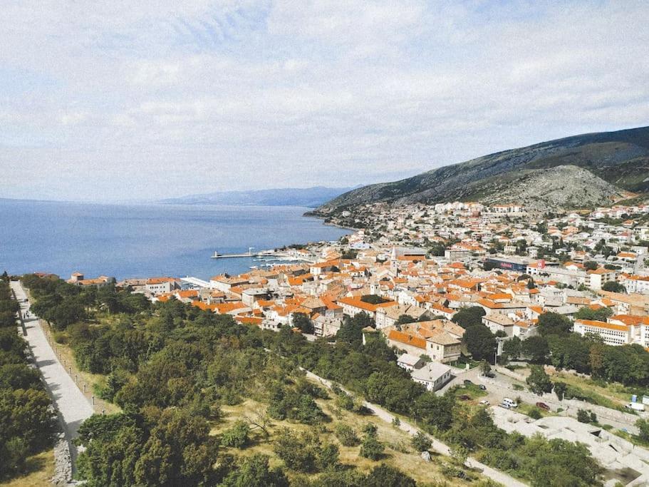 Novouredeni Stan S Balkonom I Pogledom Na More Senj  Exterior foto