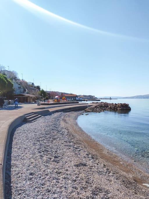 Novouredeni Stan S Balkonom I Pogledom Na More Senj  Exterior foto